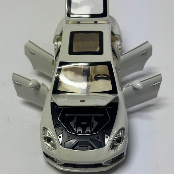 1:24 2020 Porsche Panamera White Diecast With LED Lights - Picture 8 of 9